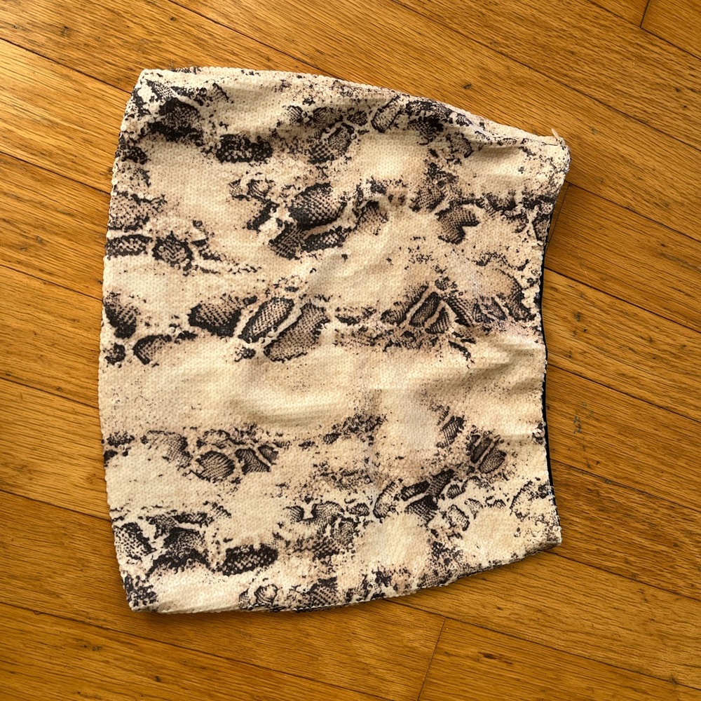 Bebe leopard color skirt